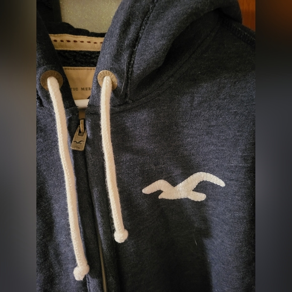 Hollister zip up hoodie, unisex size xl. - Picture 2 of 11